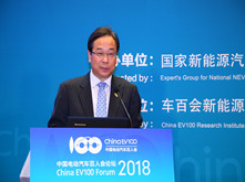 國務院發(fā)展研究中心產(chǎn)業(yè)經(jīng)濟研究部部長趙昌文主持會議